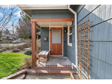 145 NE Holland St, Portland, OR 97211 - photo 3