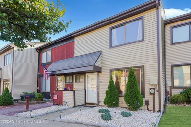 101 Arrowood Ct, Staten Island, NY 10309 - photo 2