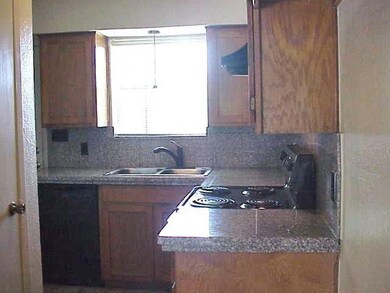 533 College St unit B, Grand Prairie, TX 75050 - photo 5