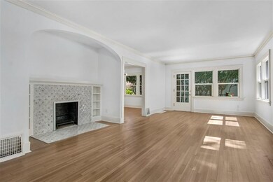 308 Forest Dr SE, Cedar Rapids, IA 52403 - photo 3