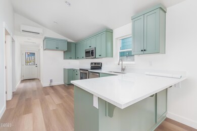 1122 SW 9th St, Lincoln City, OR 97367 - photo 5