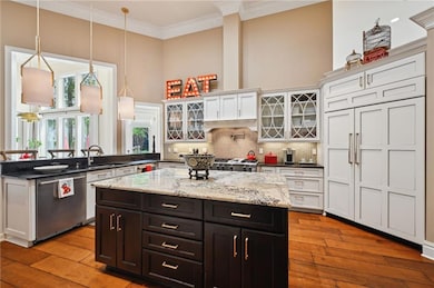 Kitchen with center island