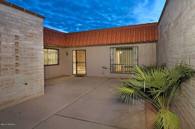 Entry enclosed courtyard