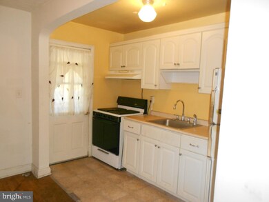 1008 Ellicott Driveway, Baltimore, MD 21216 - photo 6