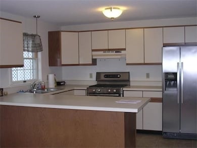 80 Laurel St unit B, Greenfield, MA 01301 - photo 5