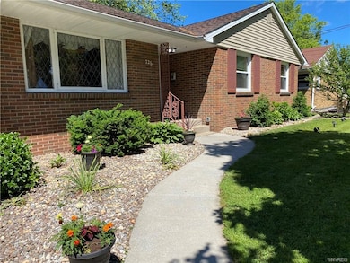 726 Barrally St, North Tonawanda, NY 14120 - photo 2