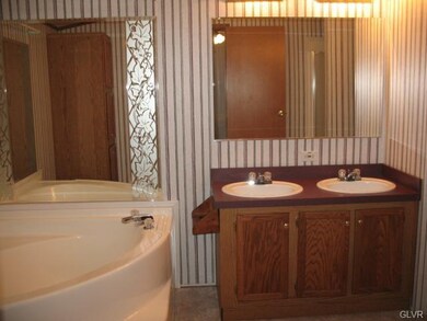 4629 Indian Creek Rd, Macungie, PA 18062 - photo 4