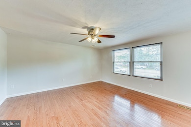 9208 Burke Rd, Burke, VA 22015 - photo 6