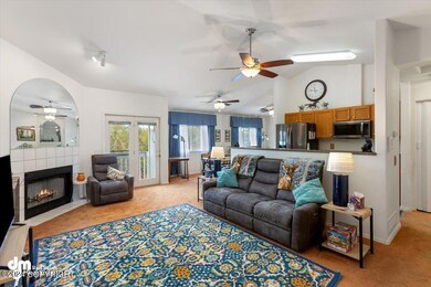 05-Living Room_IMG_3511