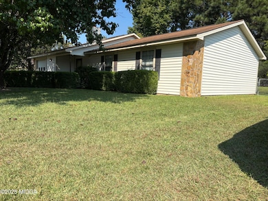 409 Fieldstone Rd, Warner Robins, GA 31093 - photo 2