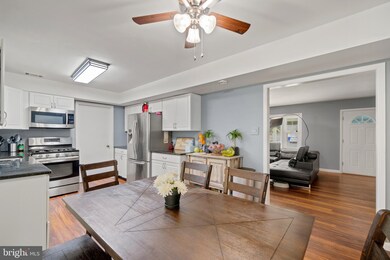 12905 Victoria Heights Dr, Bowie, MD 20715 - photo 5