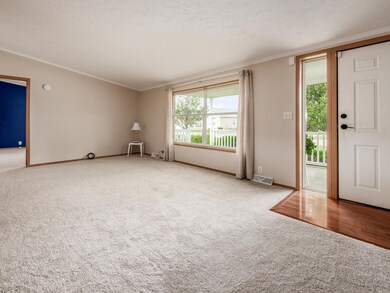 3020 Jacks Fairway-Living room