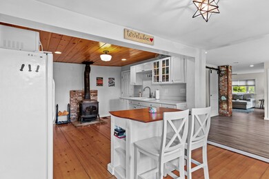 8 Warren Ave, Pittsfield, NH 03263 - photo 3