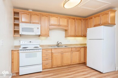 Unit 4 Kitchen 20170424-DW-7532-SMALL