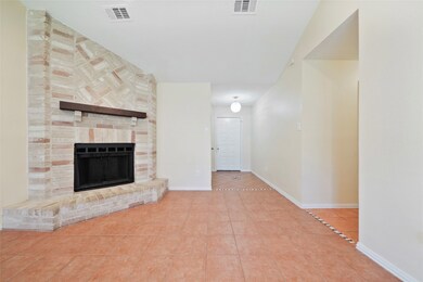 7510 Split Oak Ct, Houston, TX 77040 - photo 3