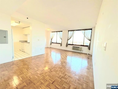 unlisted-address, Fort Lee, NJ 07024 - photo 4