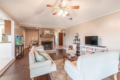 401 De la Cruz St, Weatherford, TX 76085 - photo 6