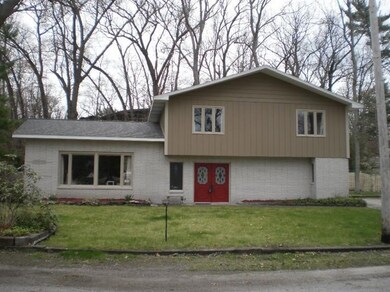 124 Lindenwood Dr, Michigan City, IN 46360 - photo 2