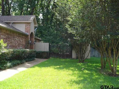 424 Amberwood Cir, Tyler, TX 75701 - photo 4