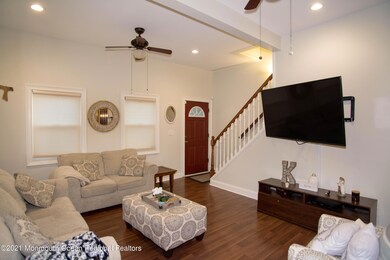 _RMJ4875 family room
