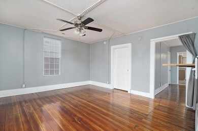 1119 W Elm St - 007