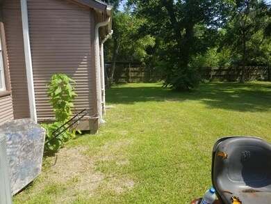 2001 Lois St, Bay City, TX 77414 - photo 3