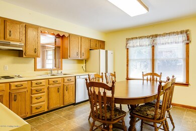 9201 Hudson Ln, Louisville, KY 40291 - photo 6