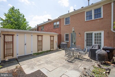 5992 Queenston St, Springfield, VA 22152 - photo 4