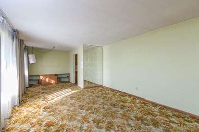 3) LIVING ROOM