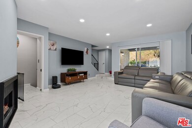 8024 Via Pompeii, Burbank, CA 91504 - photo 5