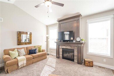 7916 NW 95th St, Johnston, IA 50131 - photo 6