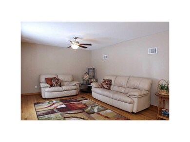 1201 Memorial Dr SE, Cedar Rapids, IA 52403 - photo 2