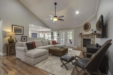 04_126 Oostanali Way_Living02