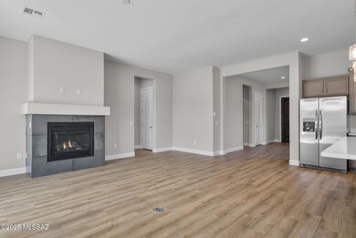 Great Room w Fireplace