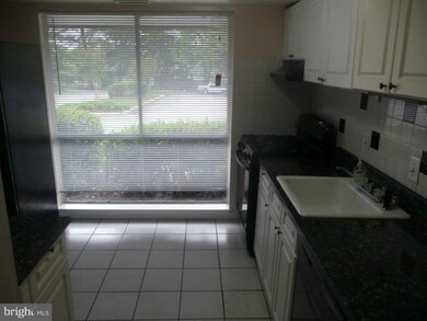 2490 Sun Valley Cir unit 8, Silver Spring, MD 20906 - photo 4