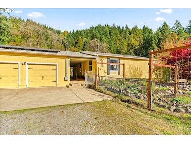 47849 W 2nd St, Oakridge, OR 97463 - photo 2