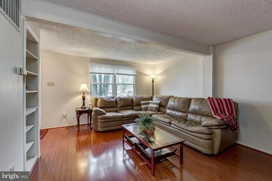 8668 Bent Arrow Ct, Springfield, VA 22153 - photo 3