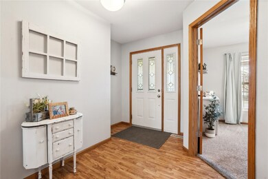 2700 Navajo Ave SW, Cedar Rapids, IA 52404 - photo 3