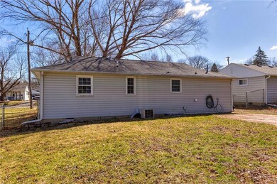 6106 SW 15th St, Des Moines, IA 50315 - photo 6