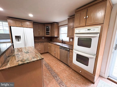 114 Nursery Ave, Levittown, PA 19057 - photo 6