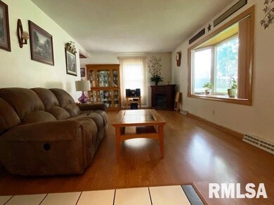 2504 W 45th St, Davenport, IA 52806 - photo 5