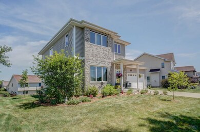 5252 Stoneman Dr, Fitchburg, WI 53711 - photo 2