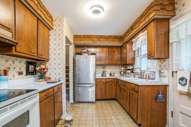 819 Oceola Dr, Algonquin, IL 60102 - photo 6