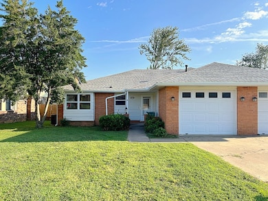 1014 W Linden St, Rogers, AR 72756 - photo 2