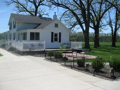 18284 Backbone Rd W, Princeton, IL 61356 - photo 2