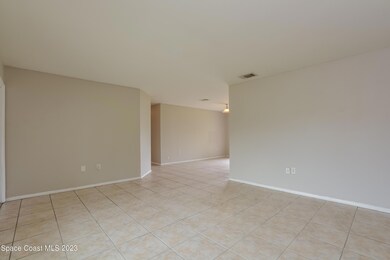 018-photo-living-room-12001982