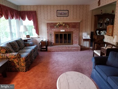 4002 Crestline Dr, Reading, PA 19606 - photo 4