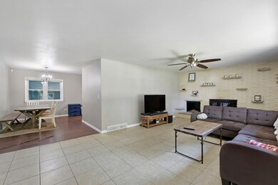 12866 W Keith Ave, Waukegan, IL 60085 - photo 3