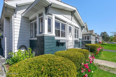 42 Marwood St, Albany, NY 12209 - photo 3