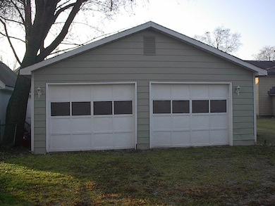 348 W 9th St, Auburn, IN 46706 - photo 2